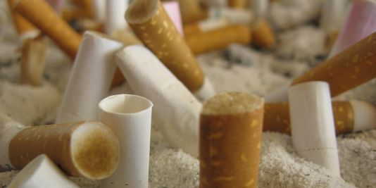Le gouvernement augmente les taxes sur les cigarettes les moins chères