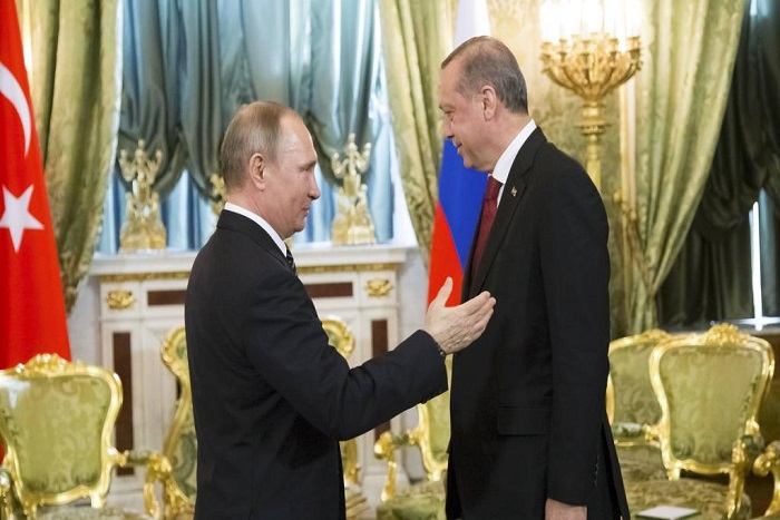 Erdogan reçu avec les honneurs au Kremlin