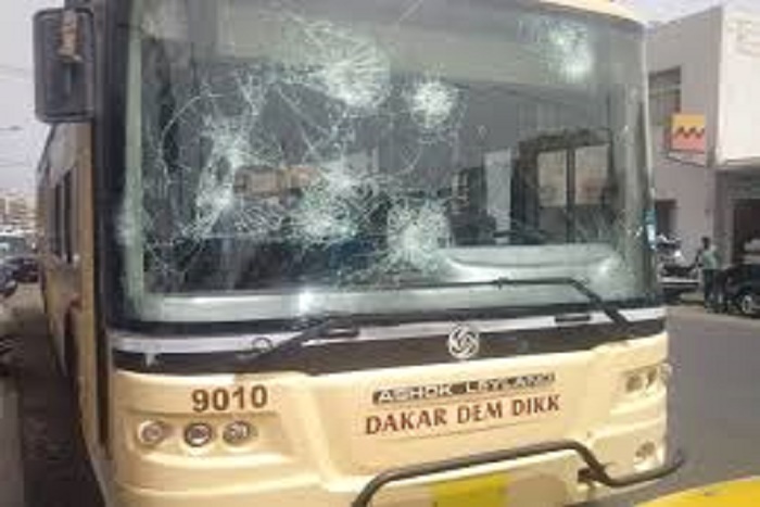Saccage de bus : Dakar Dem Dikk va porter plainte contre les casseurs