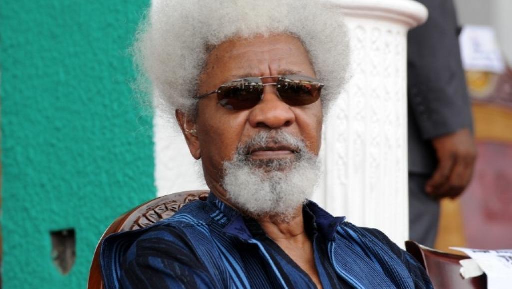 Le prix Nobel Wole Soyinka quitte les Etats-Unis de Trump pour l'Afrique du Sudi