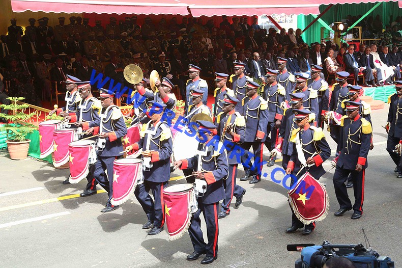 Défilé du 4 avril : les couleurs trahissent l'appartenance politique