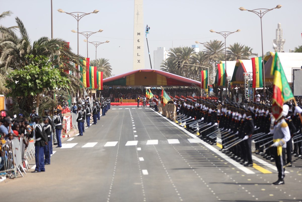 Défilé du 4 avril : Revivez les images de l’arrivée du Chef de l’Etat Macky Sall à la Place de la Nation