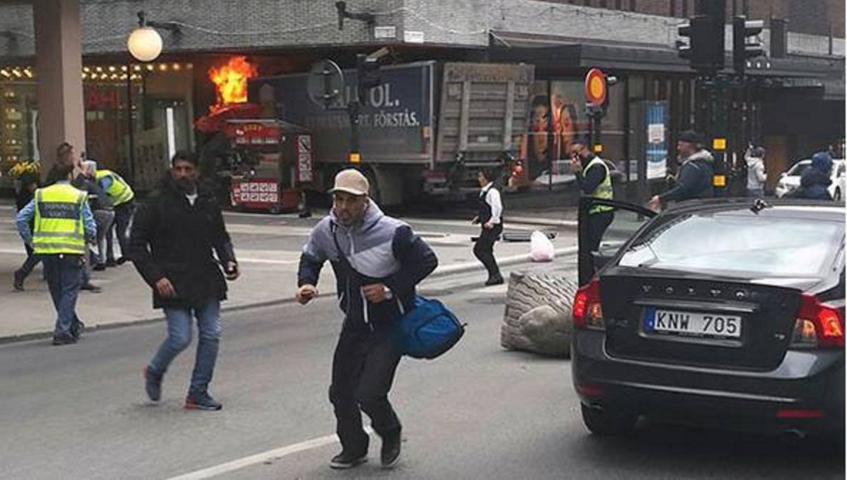 URGENT Un camion fonce dans une foule de piétons à Stockholm