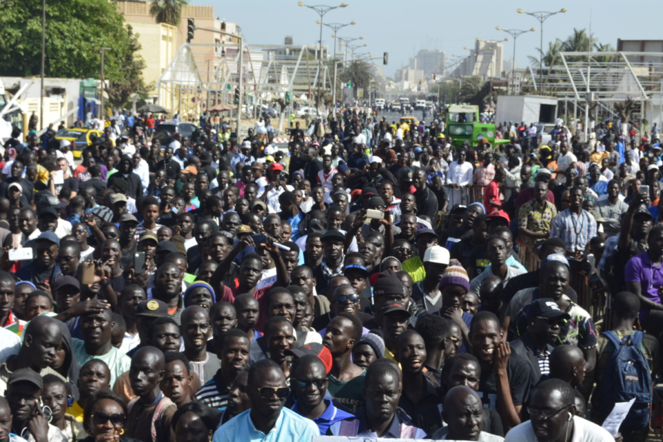 Place de l'Obélisque: Rassemblement "Y'en a marre" - La foule répond présent @ibraGuindo