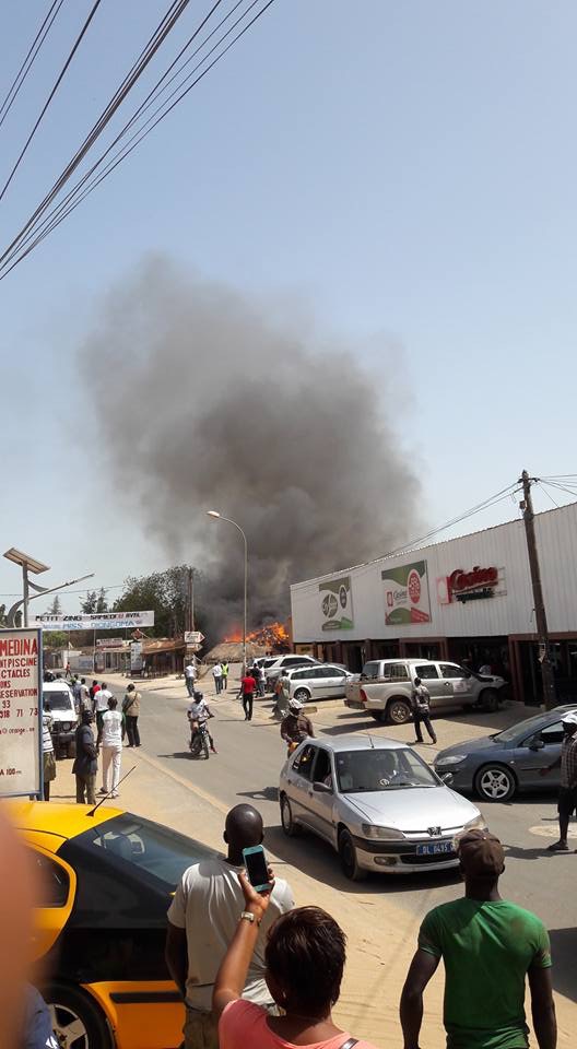 La route qui mène de Rond-point Saly à Lamantin à été bloquée pendant un bon moment