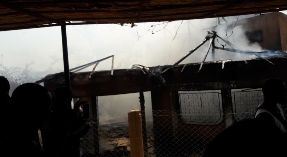 PHOTOS - Incendie à Saly: Un atelier de location Buggy et Squad part en fumée