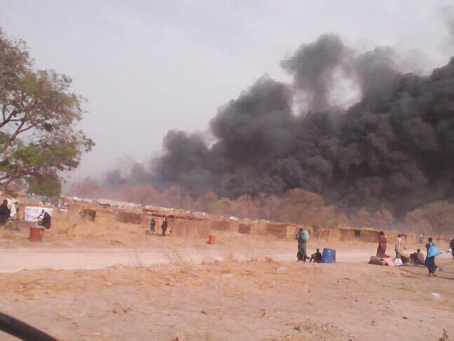 Les images du violent incendie qui ravage le Dakaa de Médina Gounass