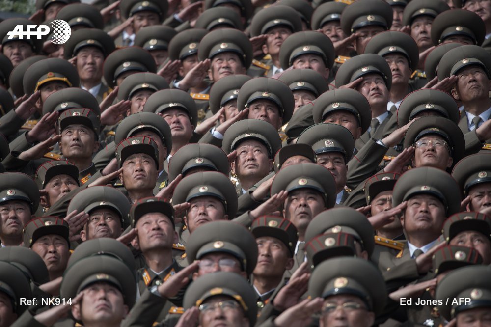 Corée du Nord: show militaire et menace de riposte nucléaire