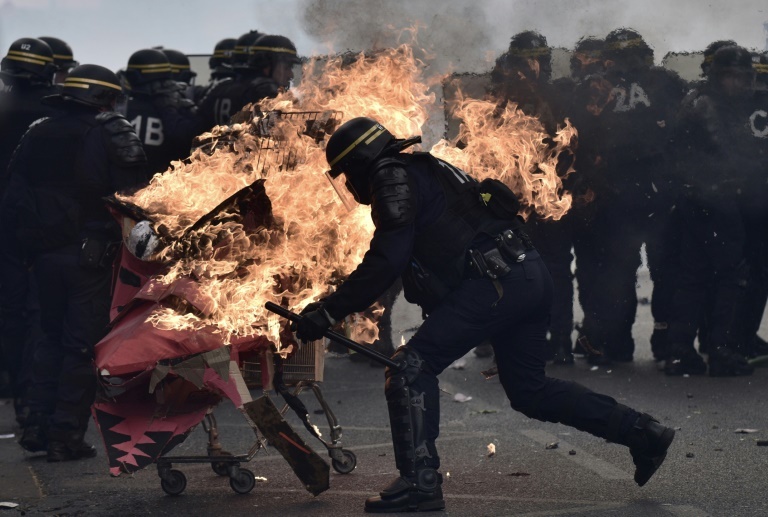 1er mai: affrontements en marge de la manifestation parisienne