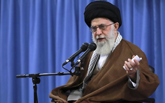 Twitter suspend la page de l’ayatollah Ali Khamenei
