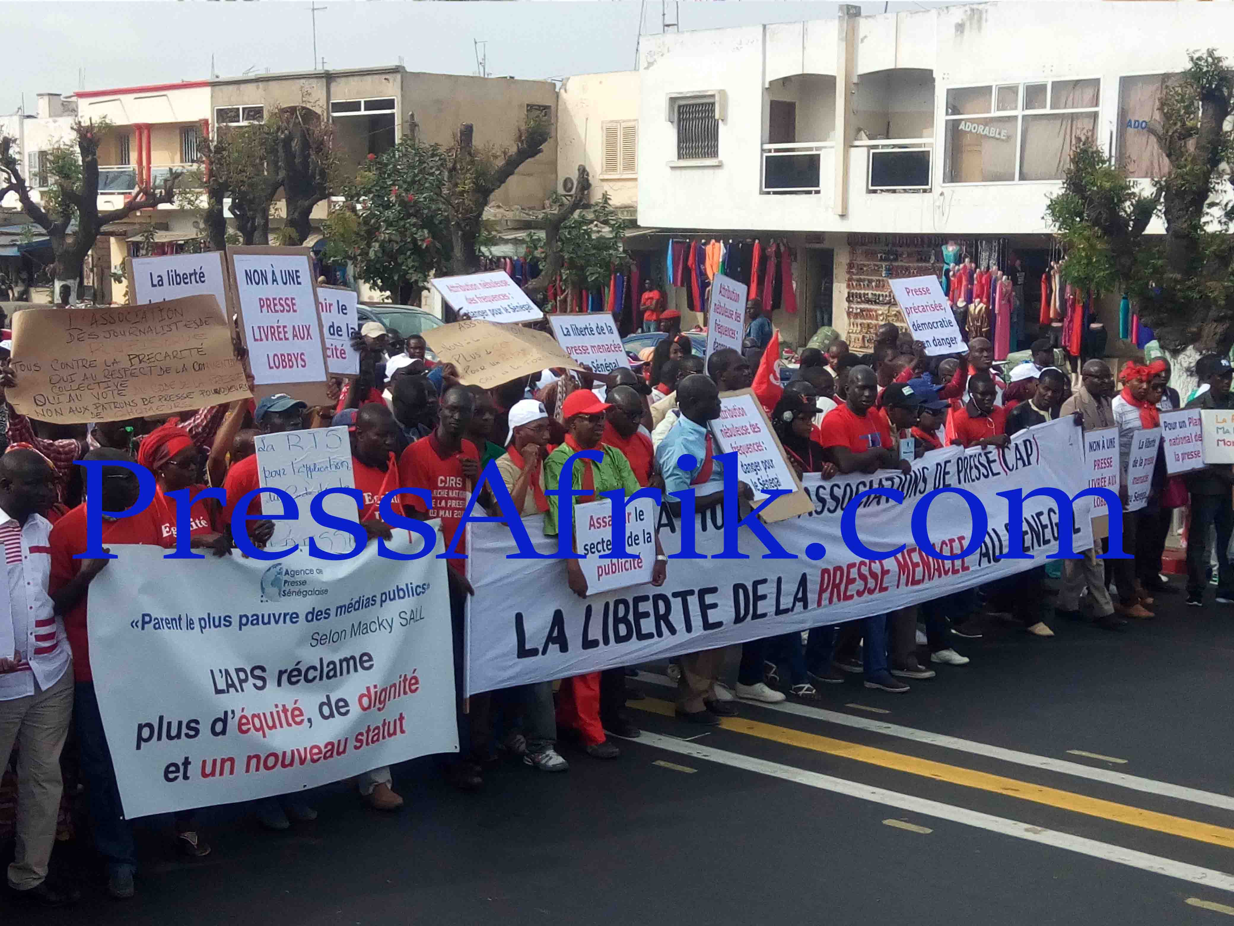 Revivez sur PressAfrik la grande marche de la presse Sénégalaise en Images et video