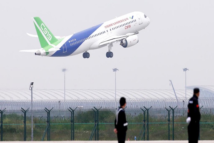 Aéronautique: le premier moyen-courrier «made in China» prend son envol