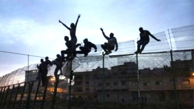 Melilla: une centaine de migrants passe la frontière