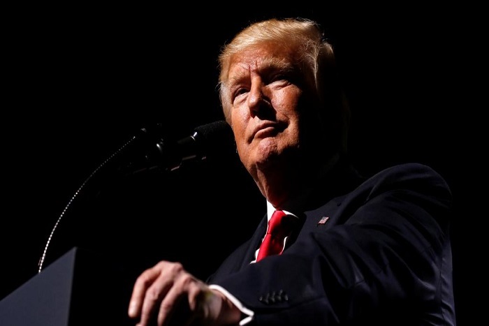 Limogeage du patron du FBI: une interview de Trump sème encore plus le trouble