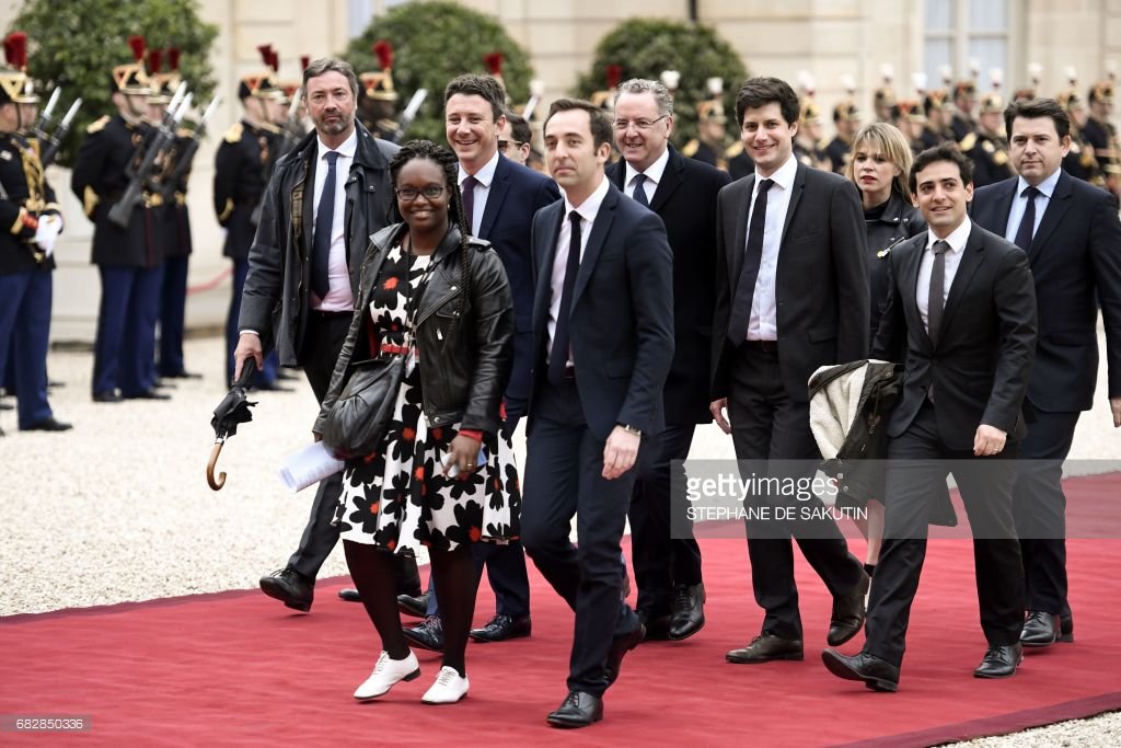 Passation de pouvoir : revivez l'arrivée de la garde rapprochée d'Emmanuel Macron avec en tête Sibeth Ndiaye (Vidéo)