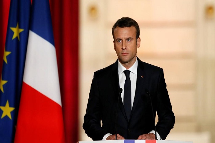 Les défis d'Emmanuel Macron: un nouveau Premier ministre et une visite à Berlin