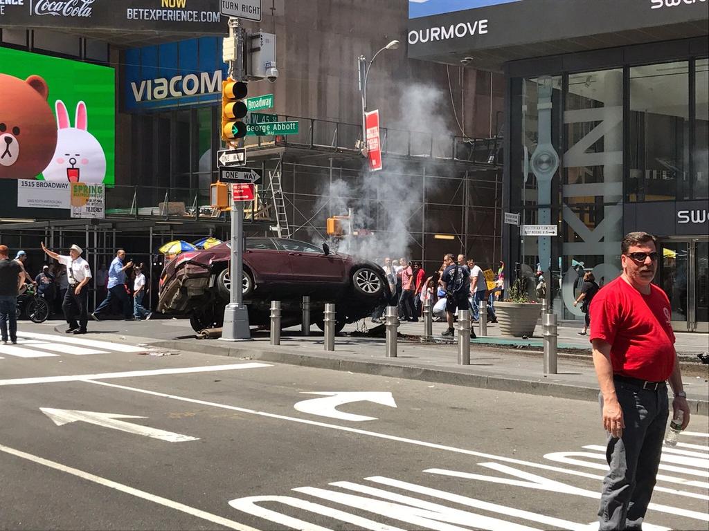 URGENT - USA: Un véhicule fonce sur des piétons dans Times Square à NewYork : Au moins 10 personnes blessées
