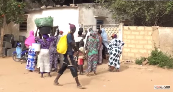 Les voisins venus s’enquérir des nouvelles de la fillette violée