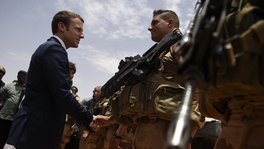 A Gao, Emmanuel Macron se pose en protecteur des forces françaises
