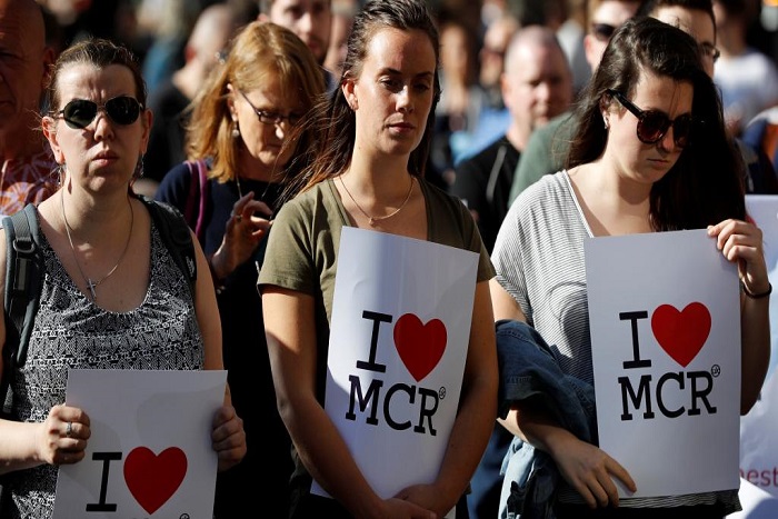 Royaume-Uni: une veillée en hommage aux victimes de Manchester