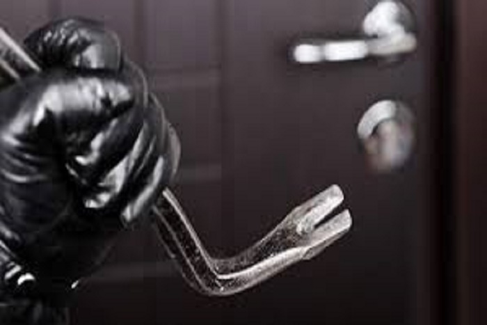 Cambriolage à Diourbel : Une bande de malfaiteurs dévalise 6 boutiques et blesse le vigile au marché de Ngoyé