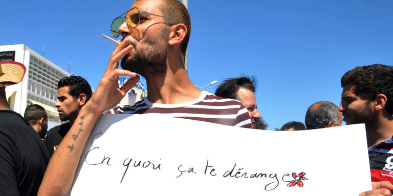 En Tunisie, des manifestants réclament le droit de manger en public pendant le ramadan