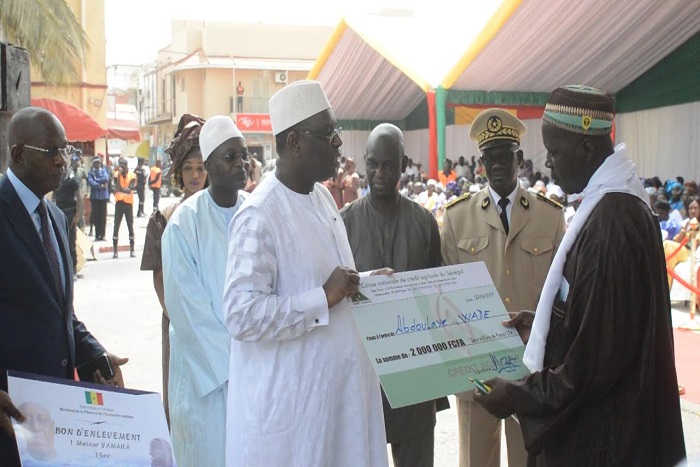 Saint-Louis: Macky Sall drague les Ndar-Ndar avec 2,2 milliards de FCFA et...