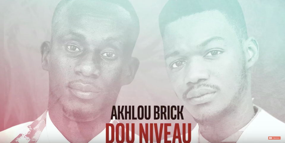 Akhlou Brick revient avec un nouveau single "Dou Niveau" 