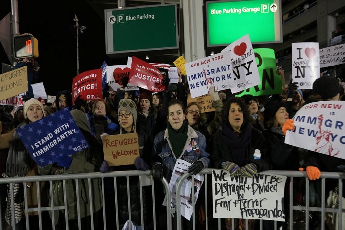 Etats-Unis: entrée en vigueur du décret Trump sur l'immigration