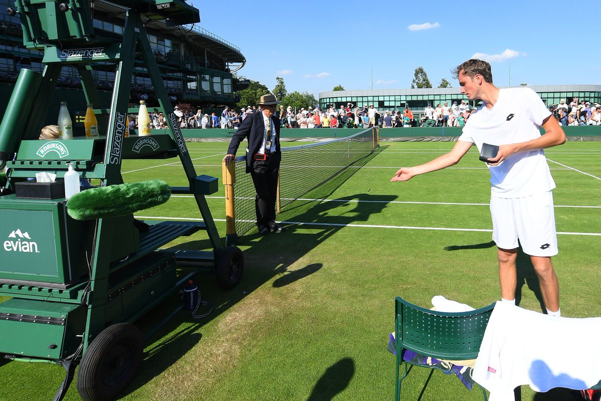 Wimbledon: éliminé, Daniil Medvedev jette de l'argent à l'arbitre