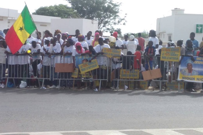 Les militants du PDS investissent l’aéroport pour accueillir Wade  (Images)