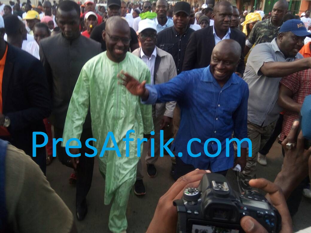 Direct-Thiès: les premières images de la marche de "Manko taxawu Sénégal" avec Idrissa Seck