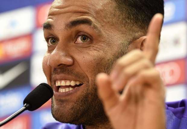 Dani Alves va signer au PSG pour deux saisons