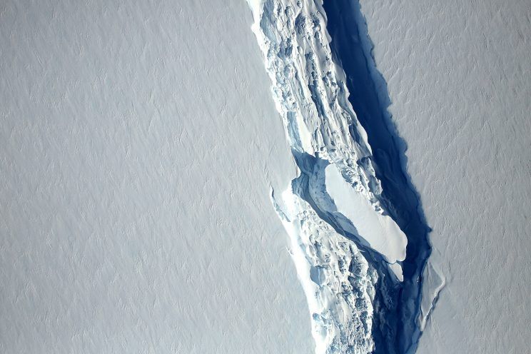 Un iceberg de mille milliards de tonnes se détache de l'Antarctique