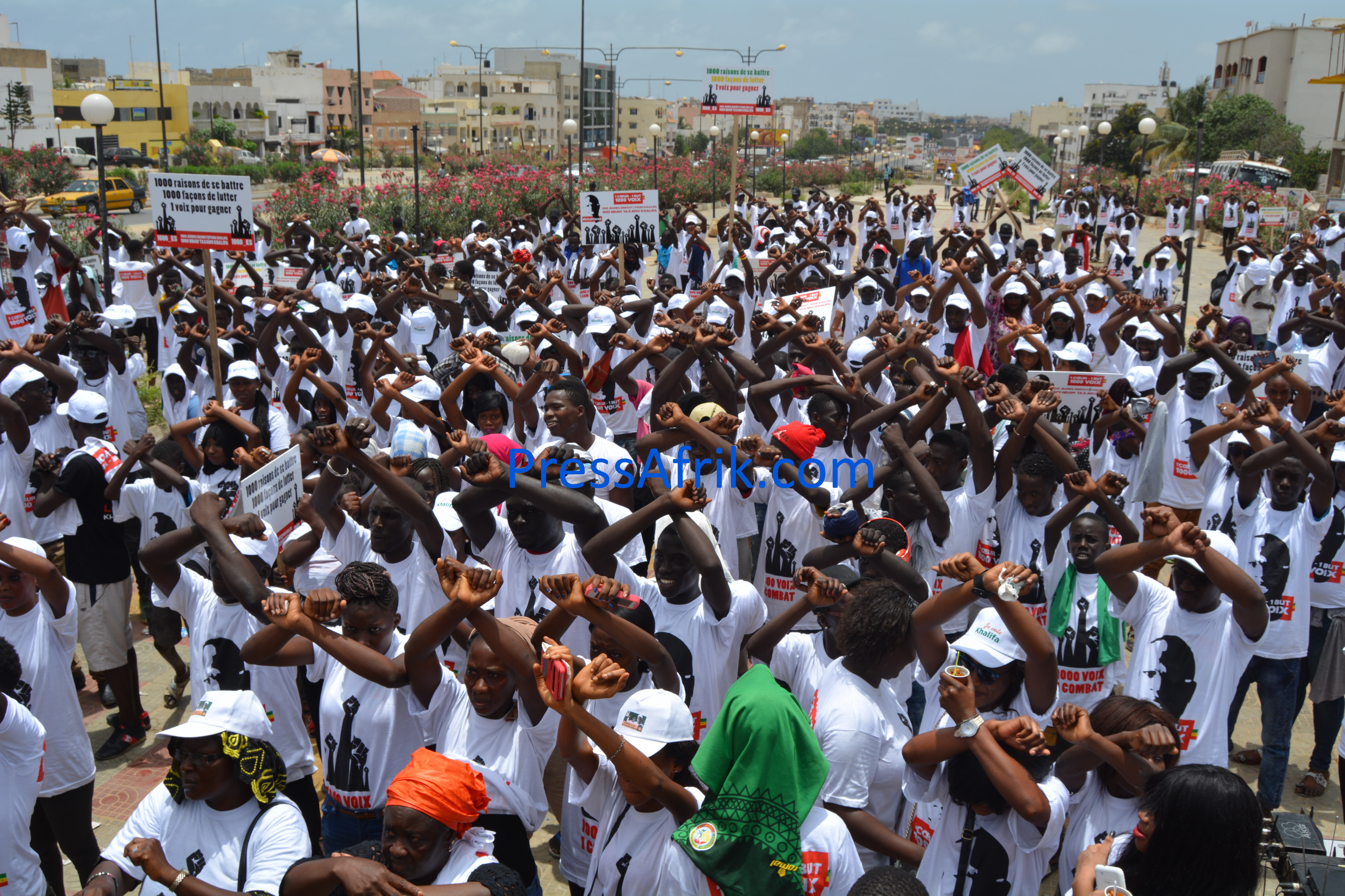 Législatives 2017: 1000 jeunes Khalifa entament une “marche silencieuse”, (Images)