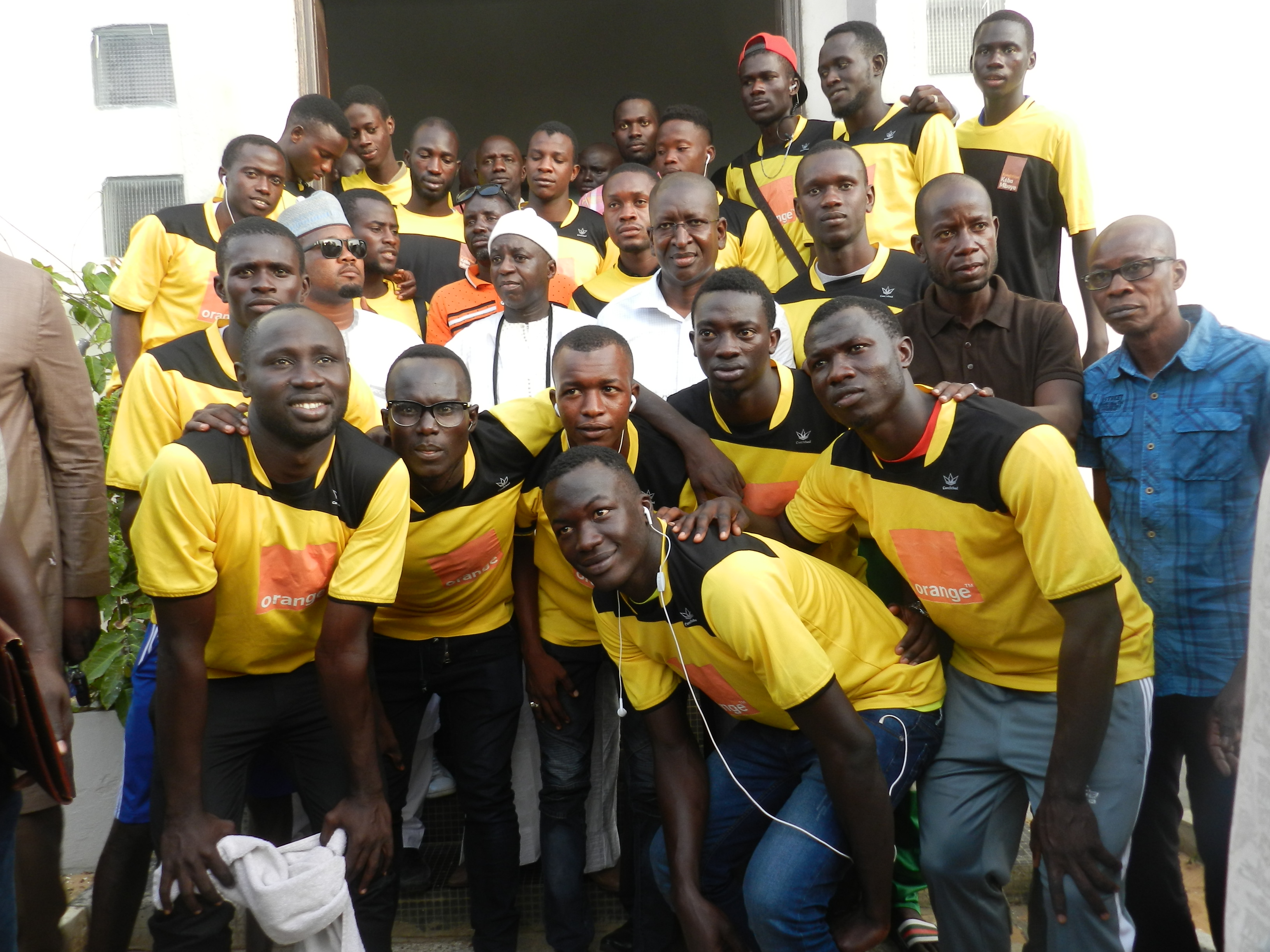 Législatives 2017 : Les antiquaires de l’Aéroport sont en marron-beige