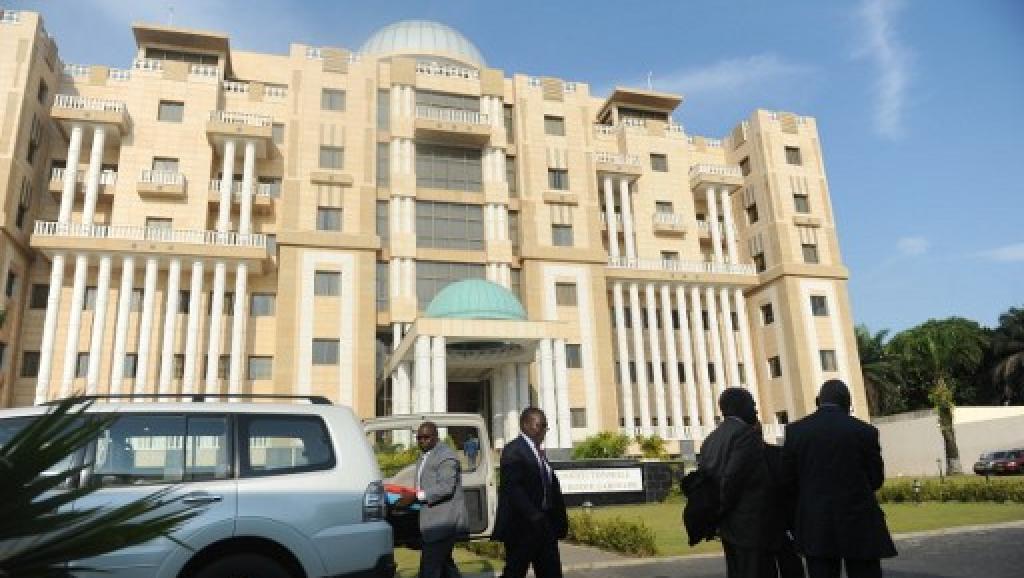 Gabon: la classe politique réagit au nouveau report des législatives