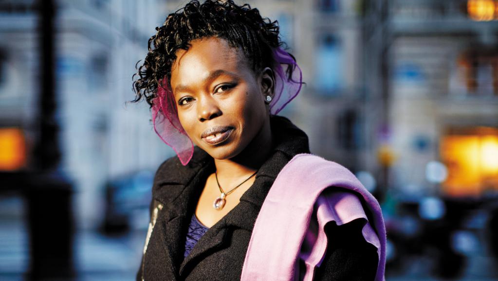 « Le ventre de l’Atlantique » de Fatou Diome (Sénégal/France) sera présenté le 20 juillet lors de la 5e édition des lectures RFI « Ça va, ça va le monde ! » au Festival d’Avignon dans le Jardin de la rue de Mons. Léa Crespi / Flammarion