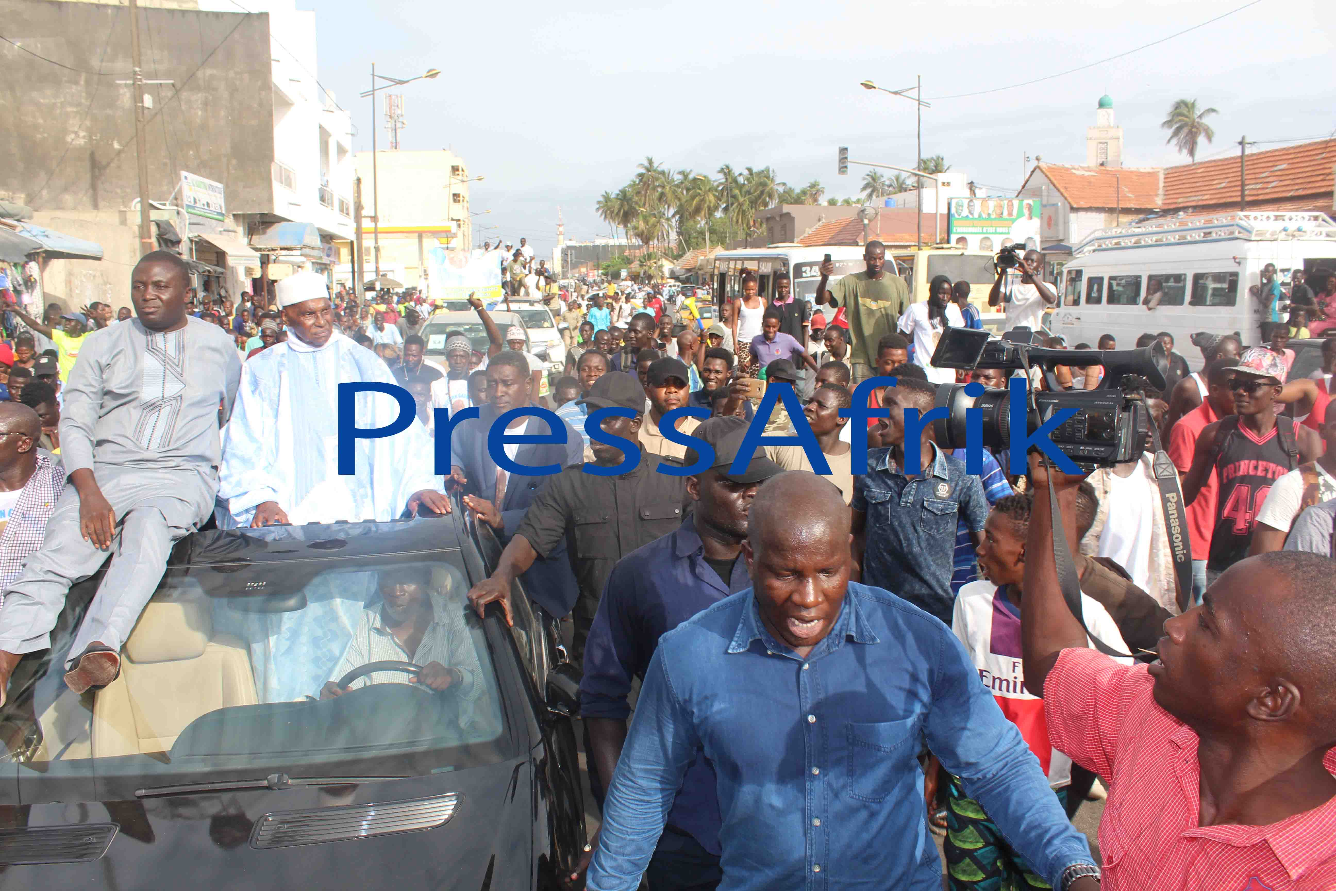 Les premières images de la marche bleue de Wattu Senegaal : Tous les Dakarois dehors pour "célébrer" Wade