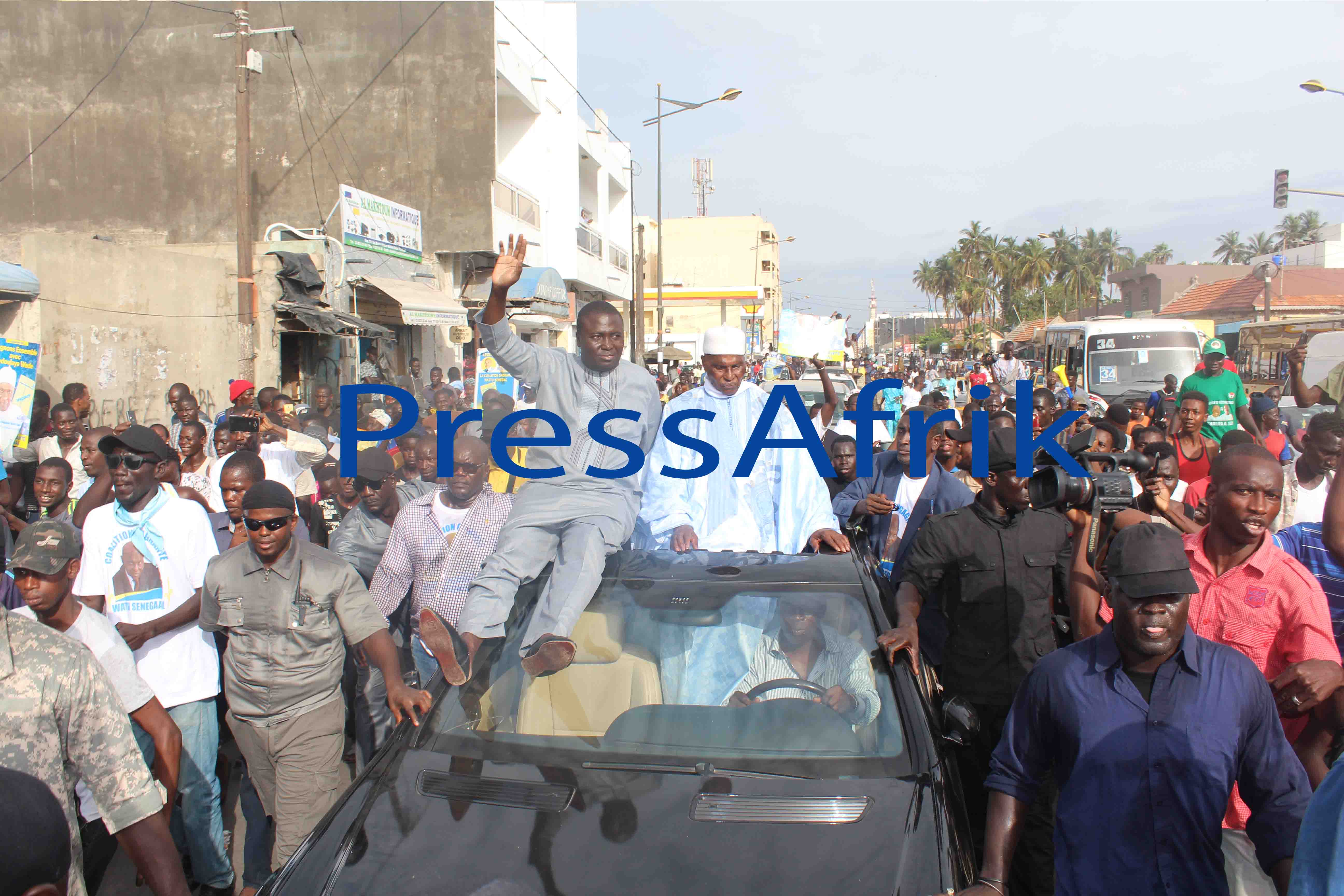 Les premières images de la marche bleue de Wattu Senegaal : Tous les Dakarois dehors pour "célébrer" Wade