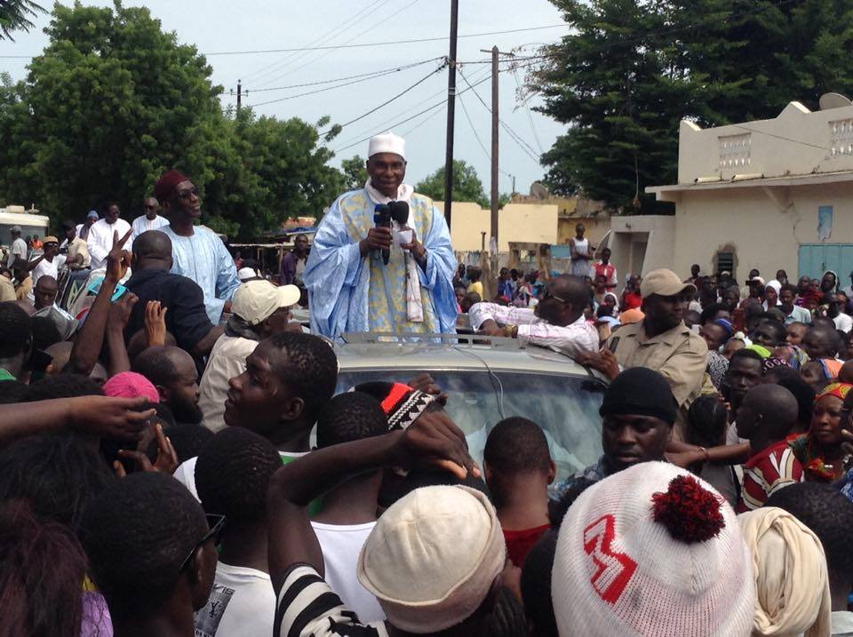 Fin de la tournée de Wade au sud : 700 kilomètres de déferlante humaine... de railleries et de menaces