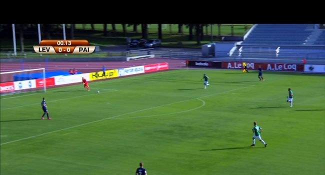 Insolite du jour : Une équipe marque après 15 secondes de jeu sans même toucher la balle... Regardez !!!