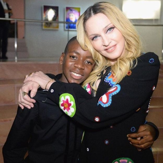 Madonna s'installe à Lisbonne avec son fils footballeur