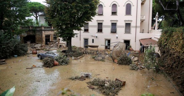 Italie: les orages et les inondations font au moins six morts en Toscane