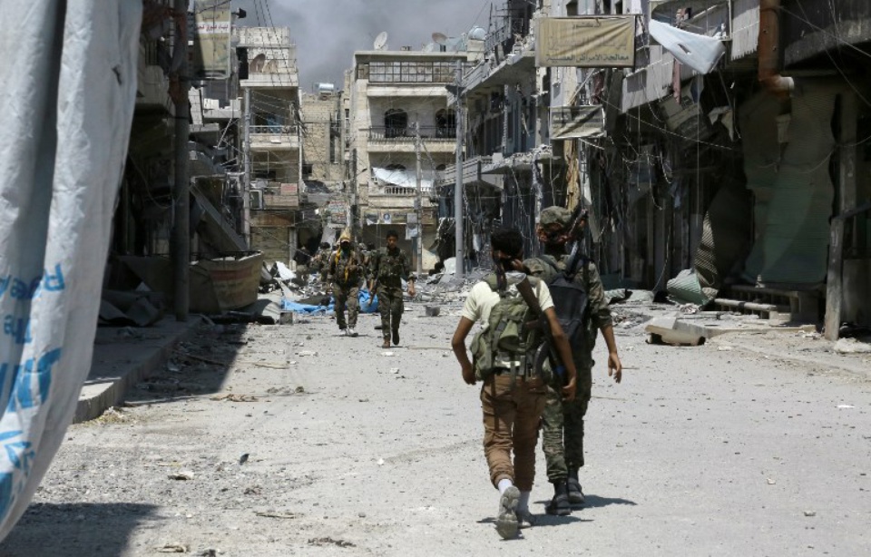 Syrie: Des combattants anti-Daesh accusent Moscou de les avoir bombardés