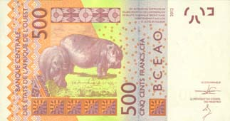 Manifestation anti Franc CFA : le rappeur Kemaan avale un billet de 500 F CFA