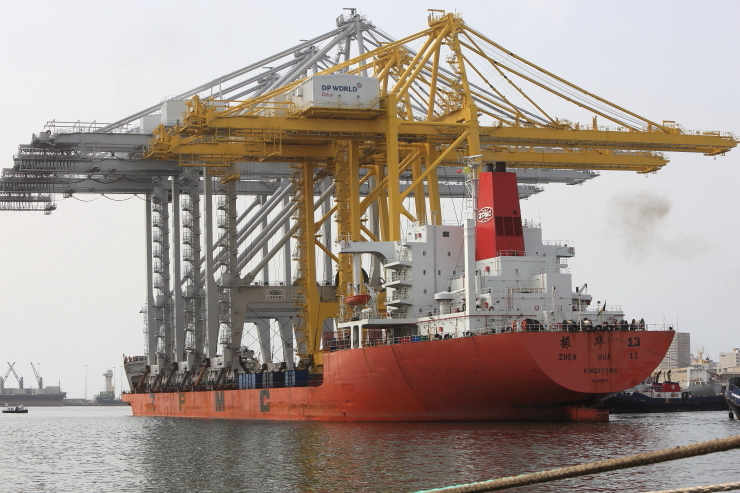 Renforcement des Equipements du Terminal à Conteneurs :  DP World Dakar investit près de 19 milliards en 2017