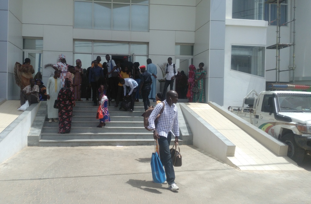 Lasse d'attendre dans des conditions exécrables, la presse boude la passation de service d'Aliou Sall à la CDC