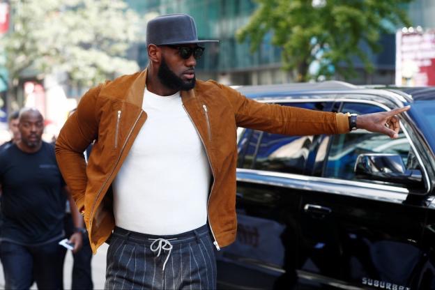 Invitation déclinée des Warriors à la Maison Blanche : Lebron James insulte publiquement Donald Trump