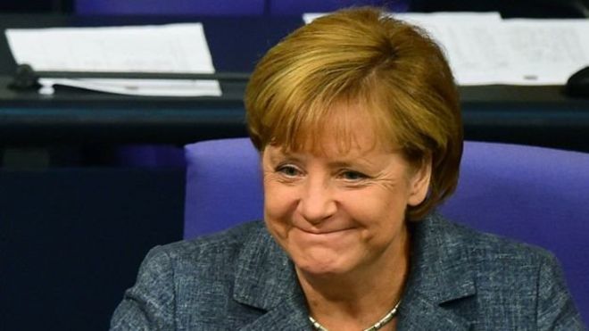 Allemagne: courte victoire de Merkel